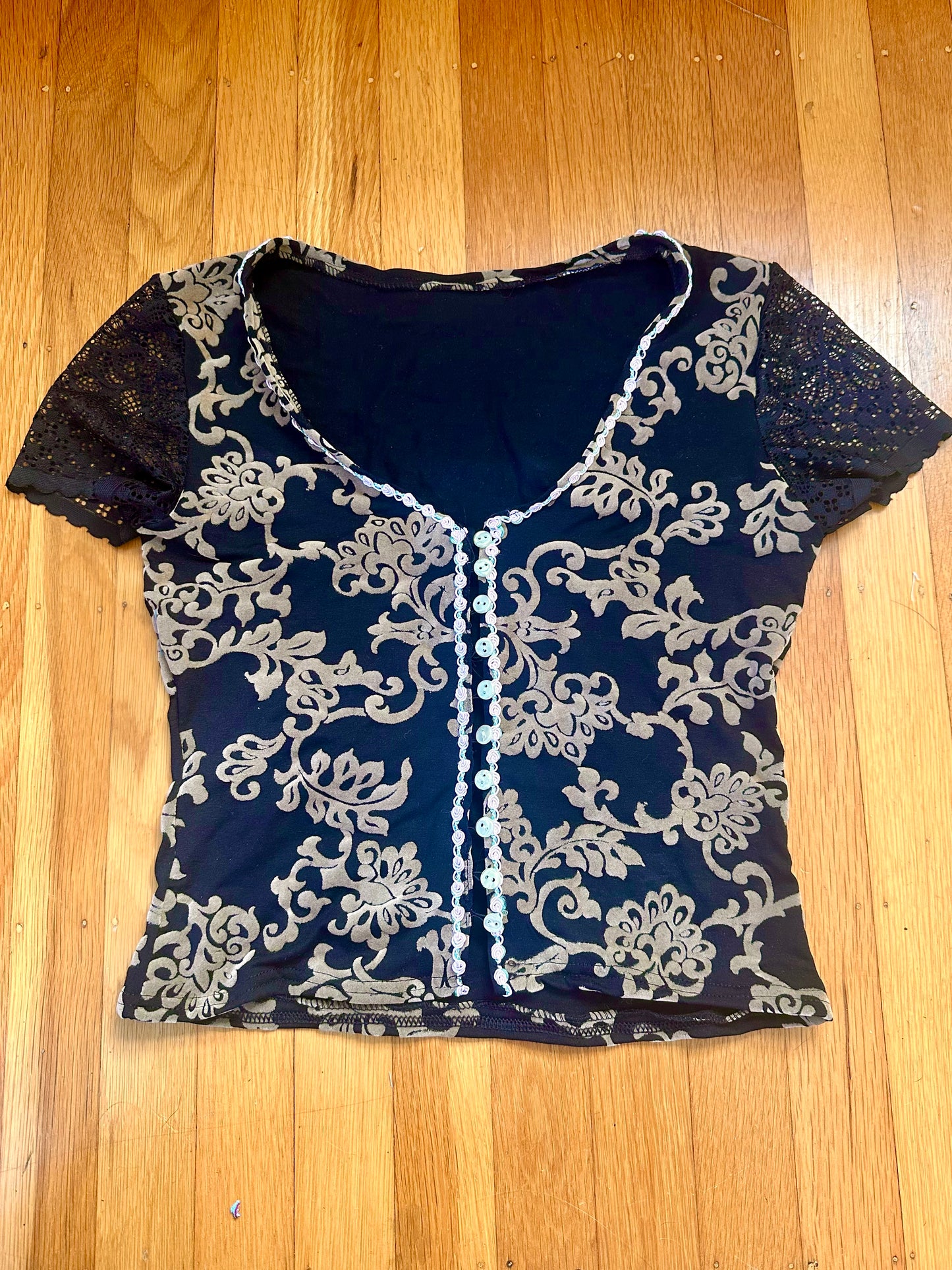 Sample Rococo Button Top Small